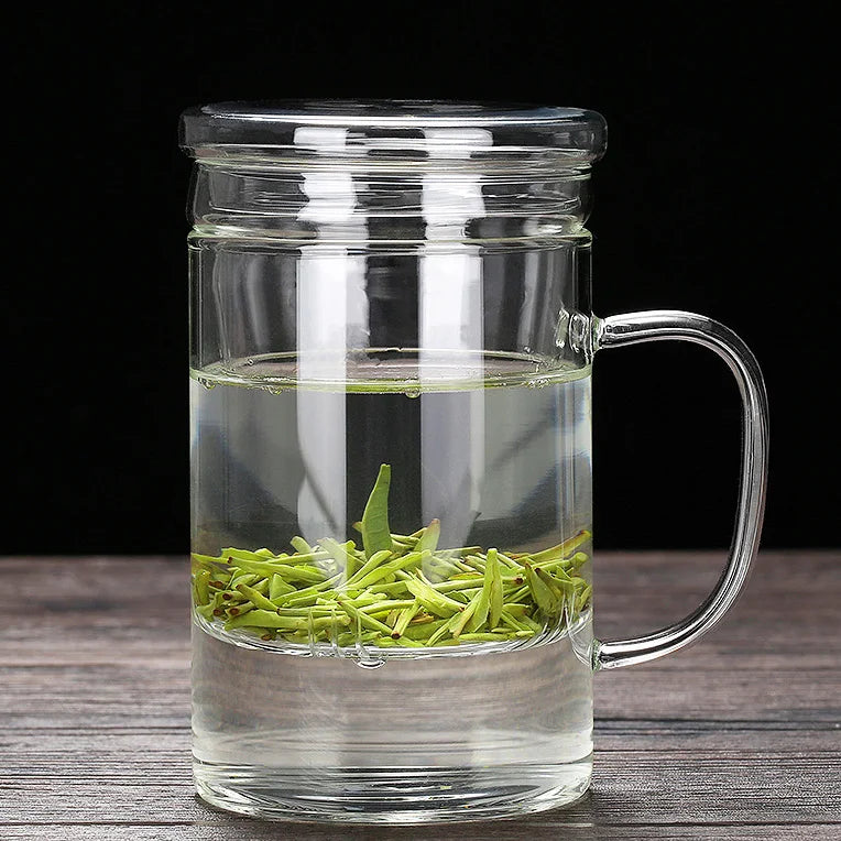 High borosilicate glass travel mug with tea infuser, filter, and sturdy handgrip, ideal for hot and cold beverages.
