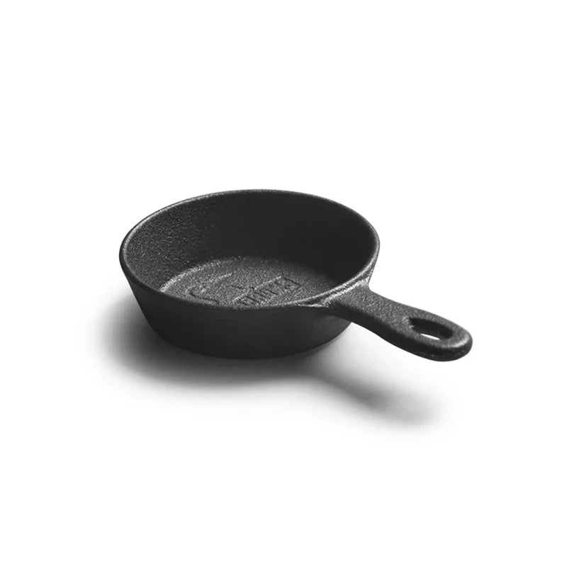 EcoNest Kitchen 8.5CM Cast Iron Skillet, non-stick mini frying pan for eggs, durable cookware designed for even heat distribution.