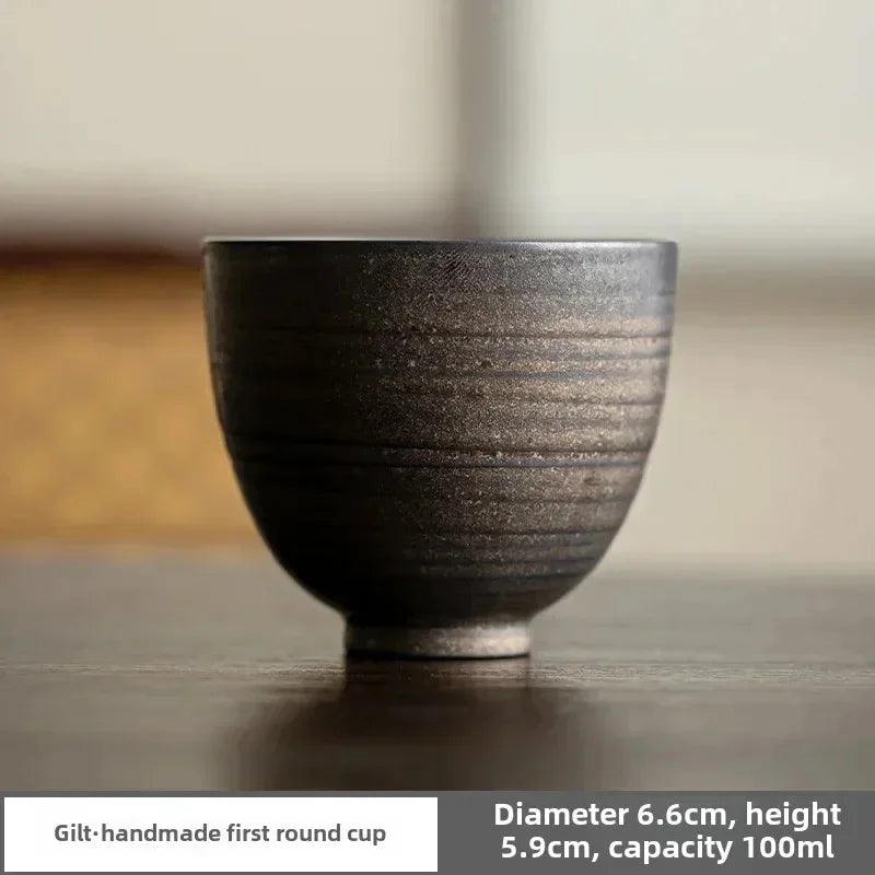 Handmade ceramic cup on a wooden surface with text indicating dimensions and capacity.