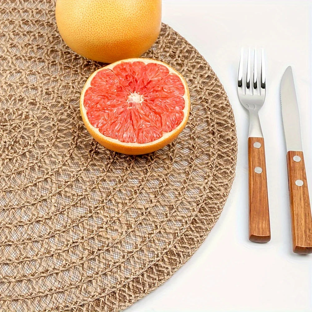 Set of 6 natural woven jute placemats, round, heat resistant and non-slip, ideal for tables at parties, weddings, and casual dining.