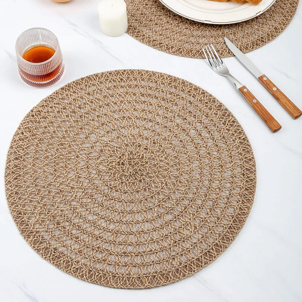 Set of 6 natural woven jute placemats, round, heat resistant and non-slip, ideal for tables at parties, weddings, and casual dining.